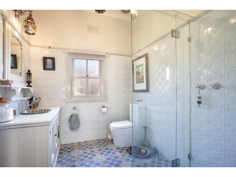 9 Station Avenue, Mckinnon VIC 3204