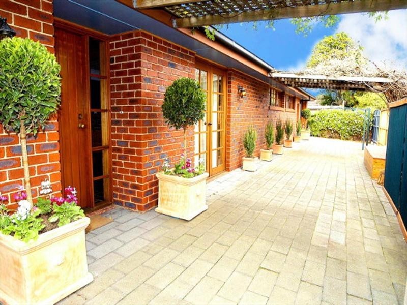 34 Oakdene Crescent, Carnegie VIC 3163