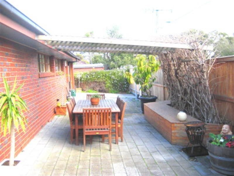 34 Oakdene Crescent, Carnegie VIC 3163