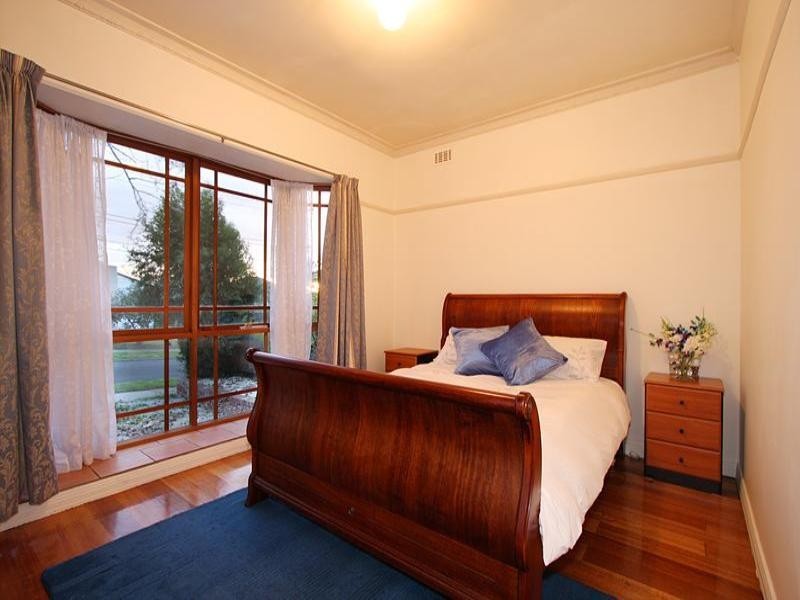 1/2 Kalymna Grove, Chadstone VIC 3148