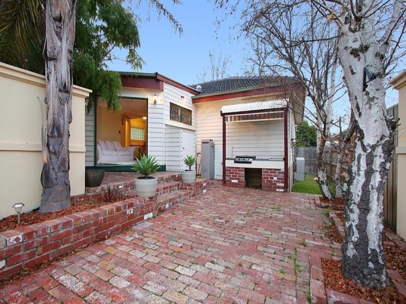 1/2 Kalymna Grove, Chadstone VIC 3148