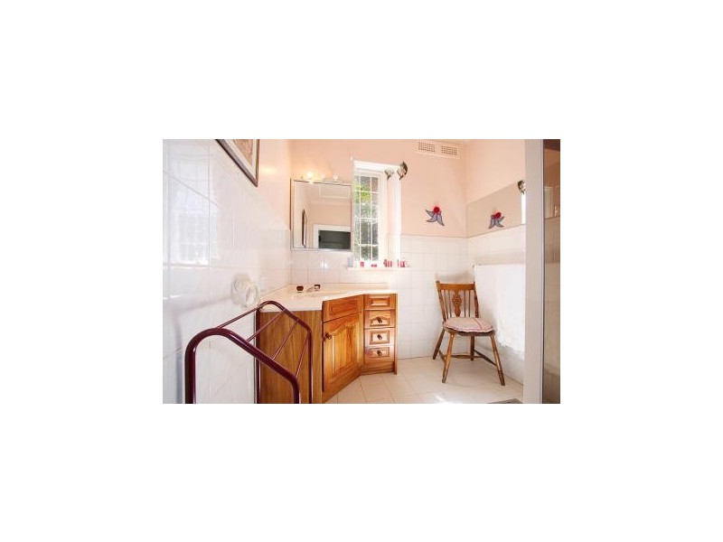 10 Woodlands Grove, Malvern East VIC 3145