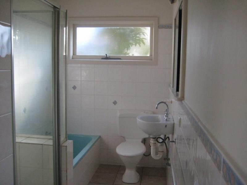 17 Normanby Street, Hughesdale VIC 3166