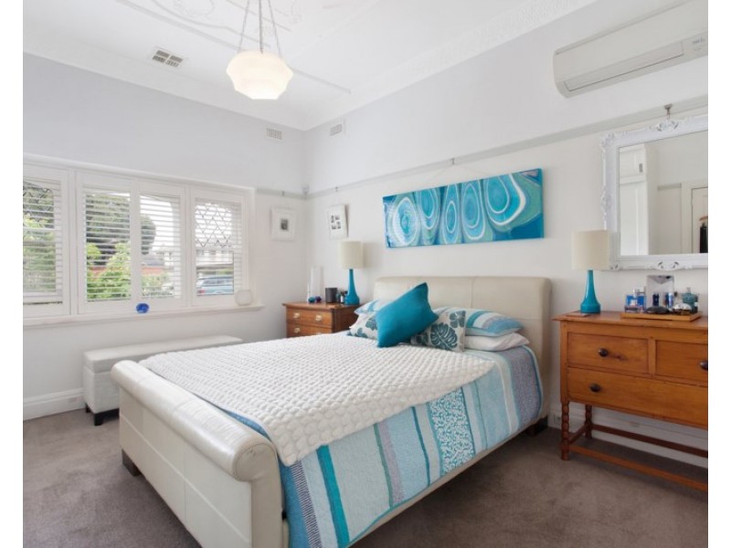 2a Kokaribb Road, Carnegie VIC 3163