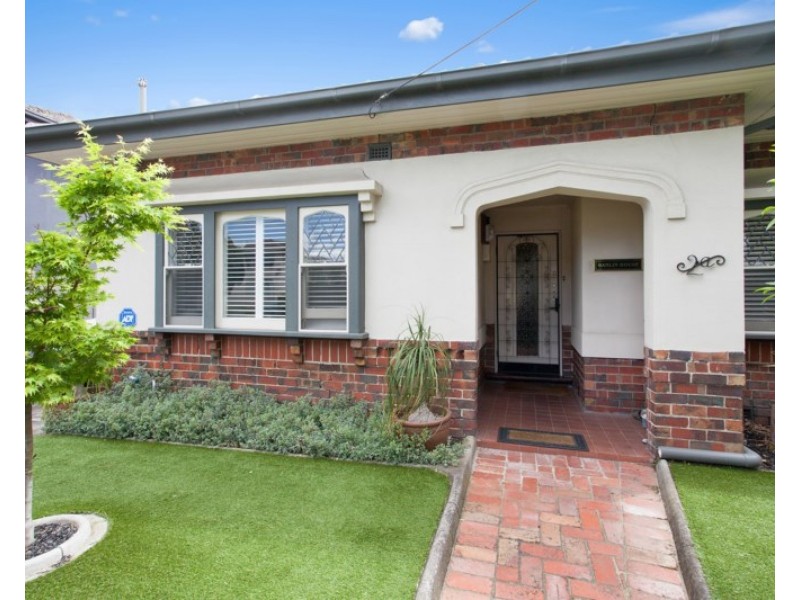 2a Kokaribb Road, Carnegie VIC 3163