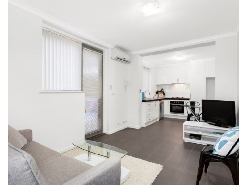 1/11 Rosstown Road, Carnegie VIC 3163