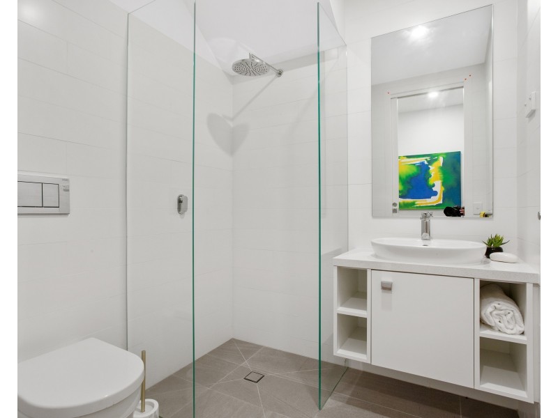 2/18 Canterbury Road, Toorak VIC 3142