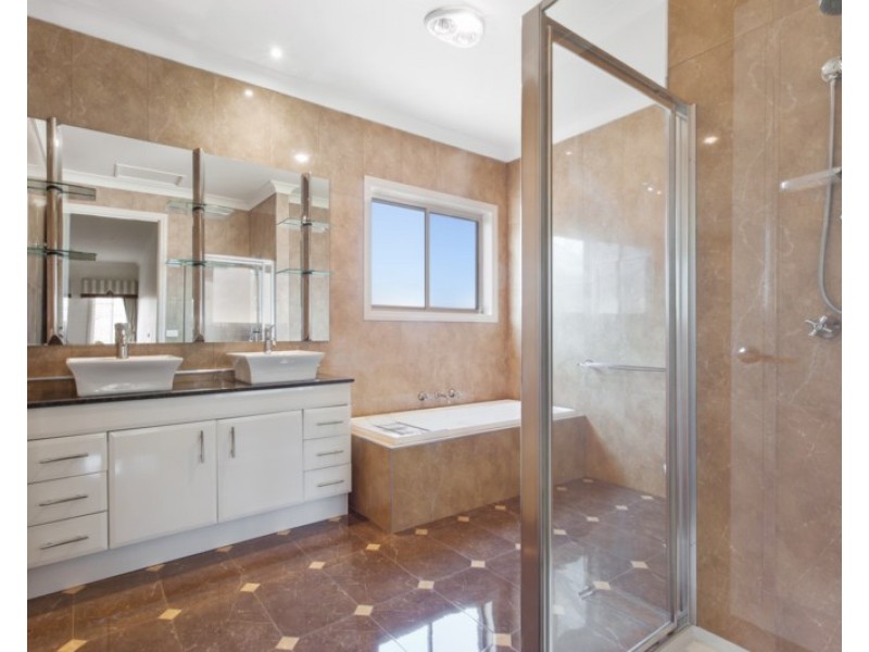 7A Parton Court, Carnegie VIC 3163
