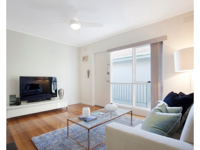 14/2 Maroona Road, Carnegie VIC 3163