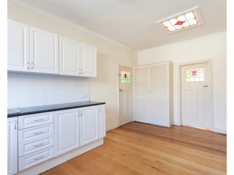 38 Toolambool Road, Carnegie VIC 3163