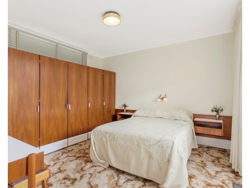 33 Gladwyn Avenue, Bentleigh East VIC 3165