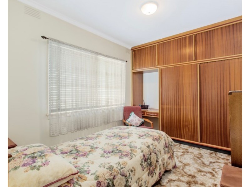 33 Gladwyn Avenue, Bentleigh East VIC 3165