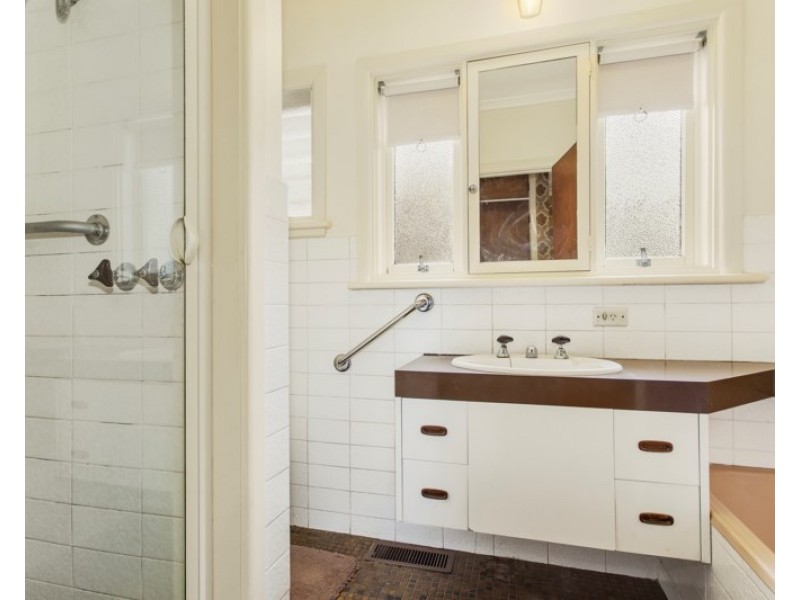 33 Gladwyn Avenue, Bentleigh East VIC 3165