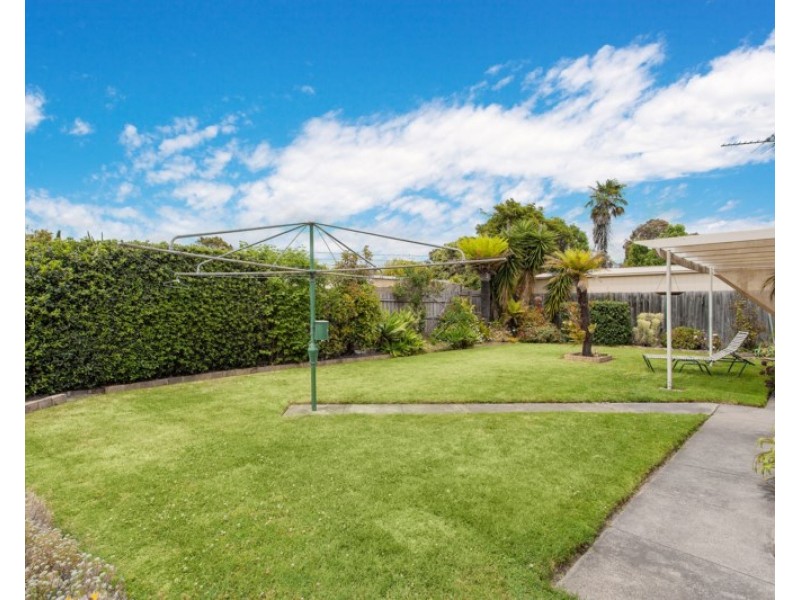 33 Gladwyn Avenue, Bentleigh East VIC 3165