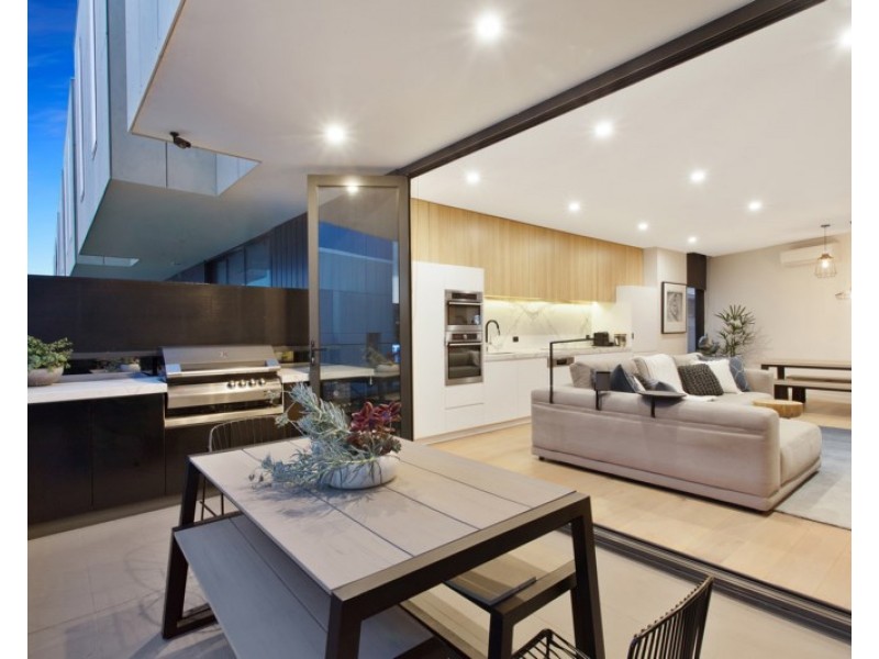 2/12 Arawatta Street, Carnegie VIC 3163