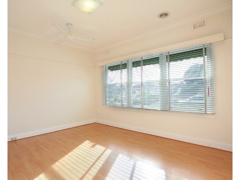 8 Leigh Street, Oakleigh VIC 3166