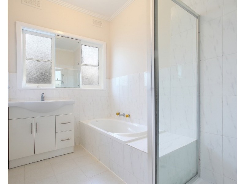 8 Leigh Street, Oakleigh VIC 3166