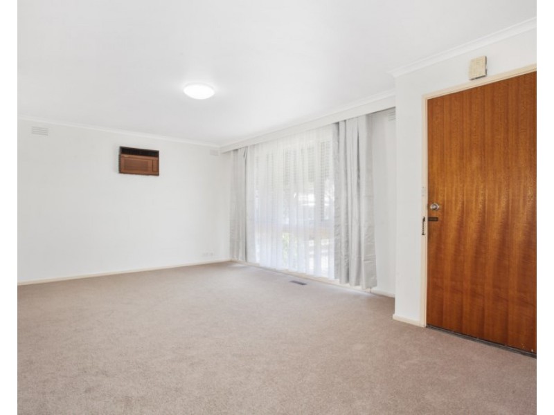 1/18 Normanby Street, Hughesdale VIC 3166