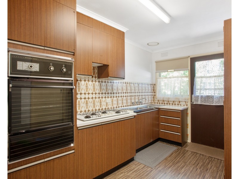 1/18 Normanby Street, Hughesdale VIC 3166