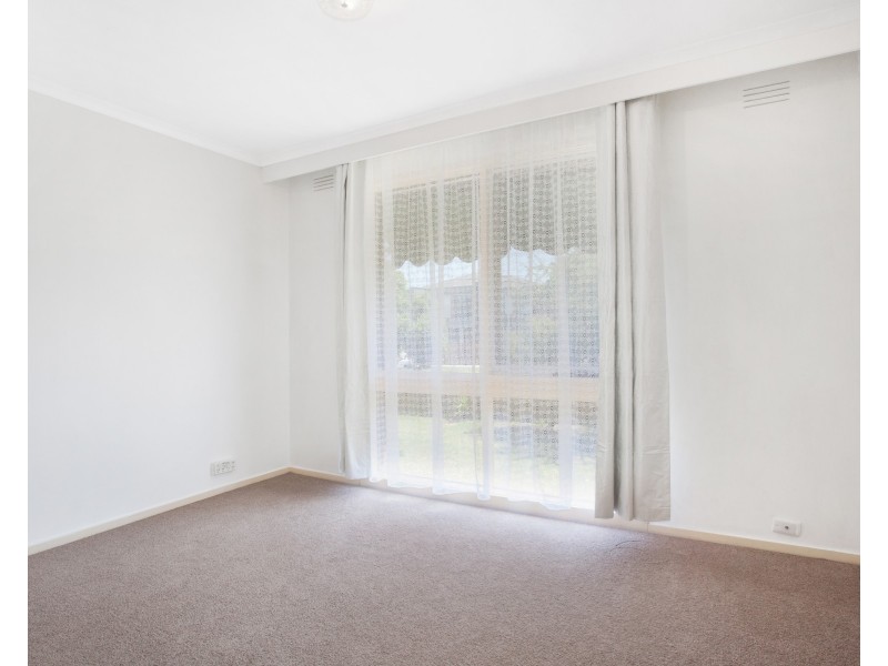 1/18 Normanby Street, Hughesdale VIC 3166