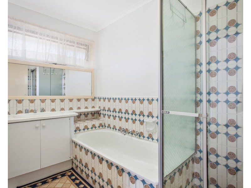 1/18 Normanby Street, Hughesdale VIC 3166