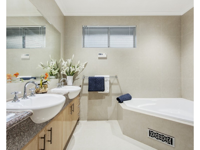 5 McLaurin Road, Carnegie VIC 3163