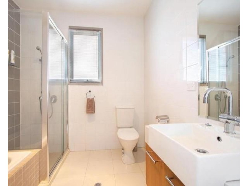 8/100 Poath Road, Hughesdale VIC 3166