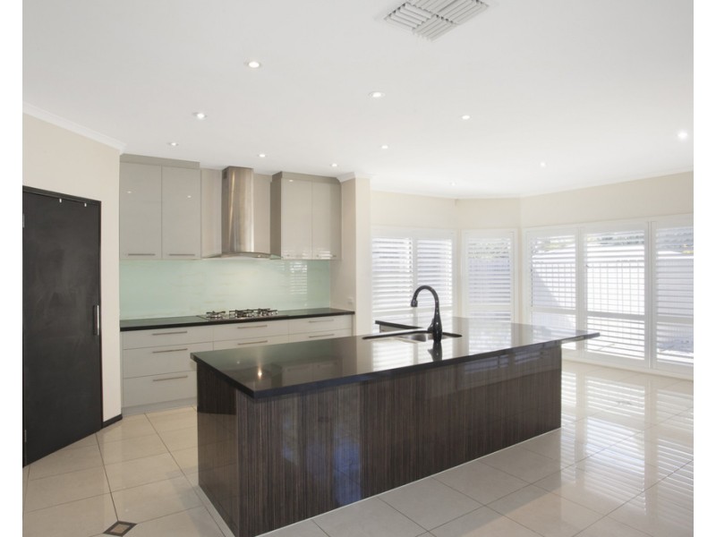 18 Winston Way, Murrumbeena VIC 3163