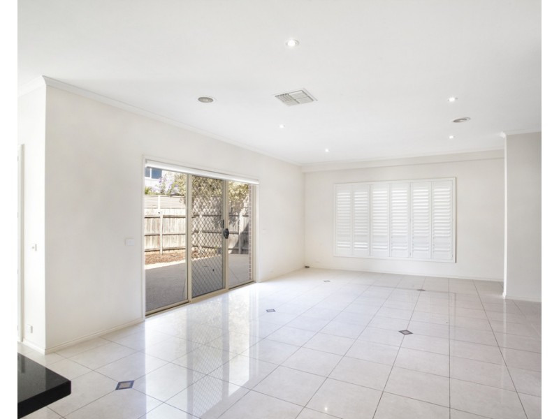 18 Winston Way, Murrumbeena VIC 3163
