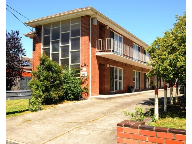 1/16 Kokaribb Road, Carnegie VIC 3163