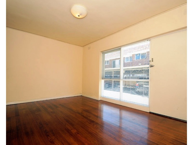 1/16 Kokaribb Road, Carnegie VIC 3163