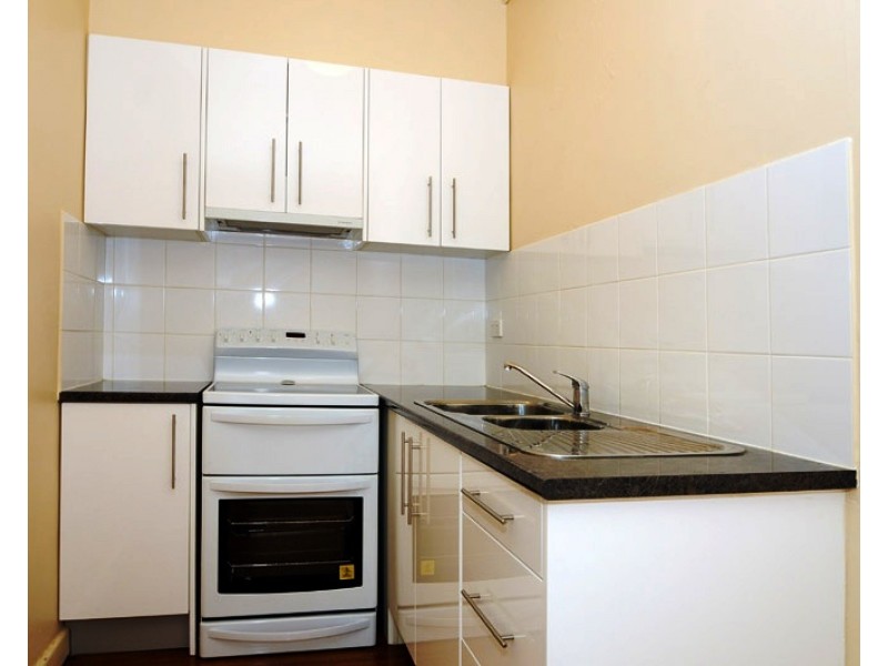 1/16 Kokaribb Road, Carnegie VIC 3163