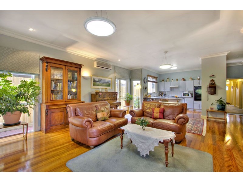 21 Chestnut Street, Carnegie VIC 3163