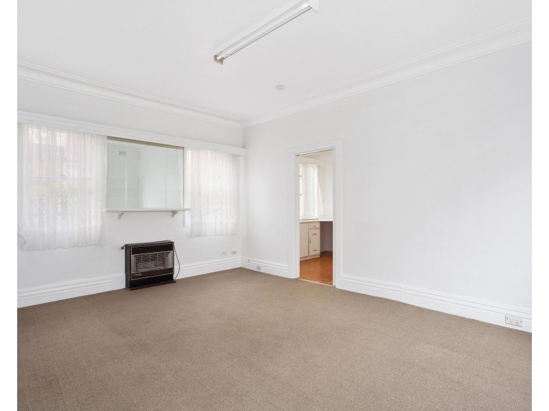 10 Walnut Street, Carnegie VIC 3163