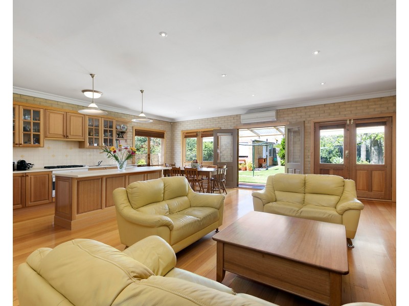 8 Wallace Avenue, Murrumbeena VIC 3163