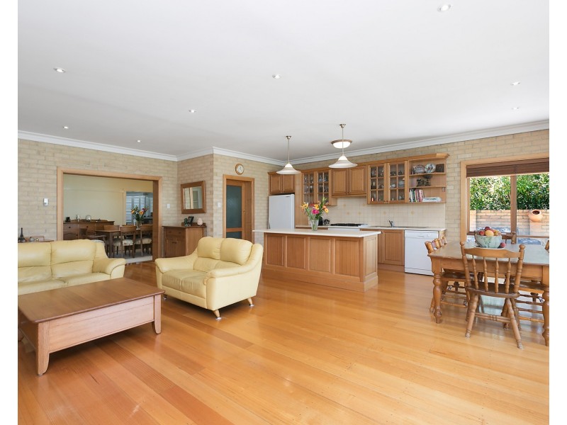 8 Wallace Avenue, Murrumbeena VIC 3163