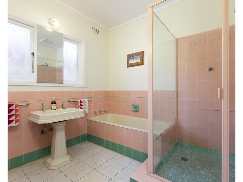 8 Wallace Avenue, Murrumbeena VIC 3163