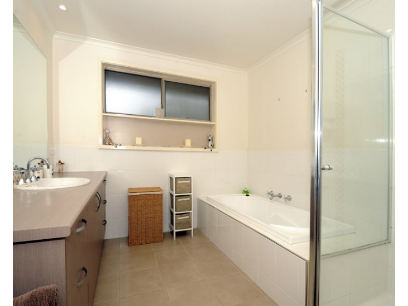 3/12 Crewe Road, Hughesdale VIC 3166