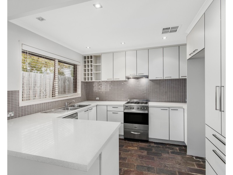 34 Oakdene Crescent, Carnegie VIC 3163