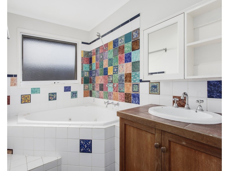 34 Oakdene Crescent, Carnegie VIC 3163
