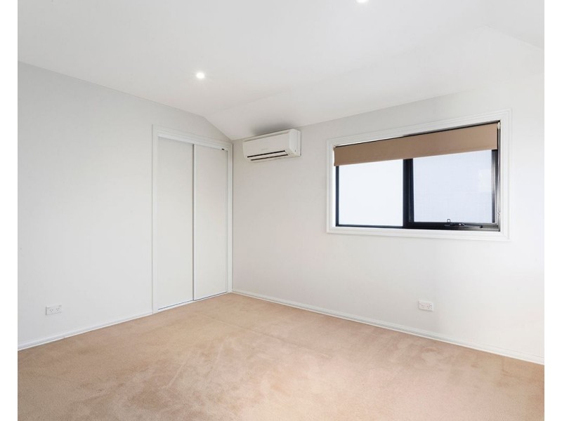 2/33 Bletchley Road, Hughesdale VIC 3166