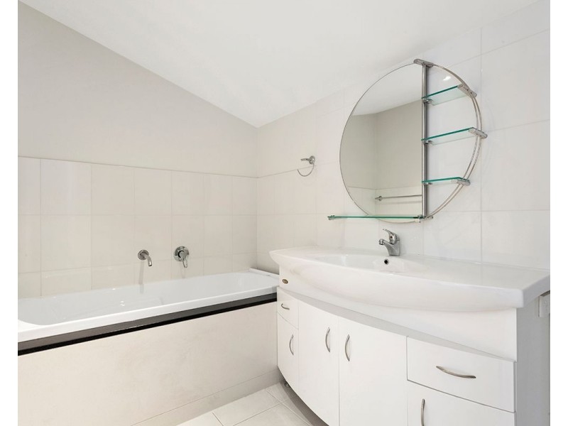 2/33 Bletchley Road, Hughesdale VIC 3166