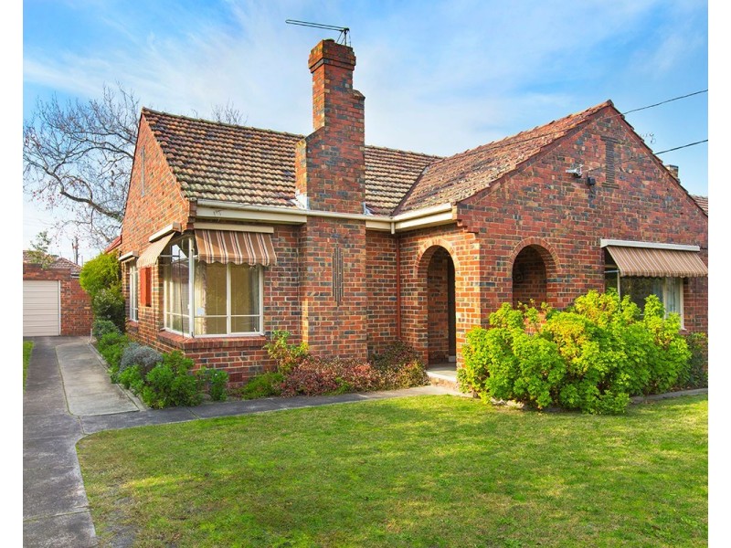 12 Carolyn Street, Hampton VIC 3188