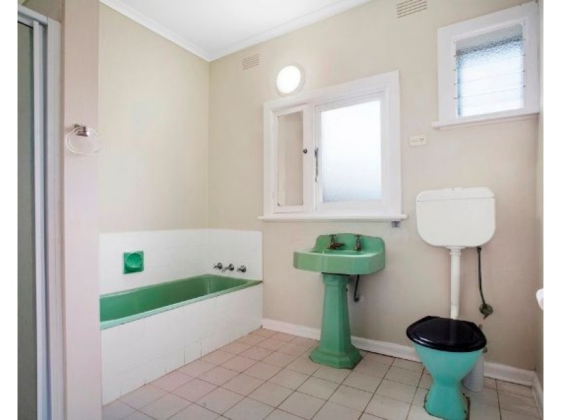 2 Enniss Avenue, Bentleigh East VIC 3165