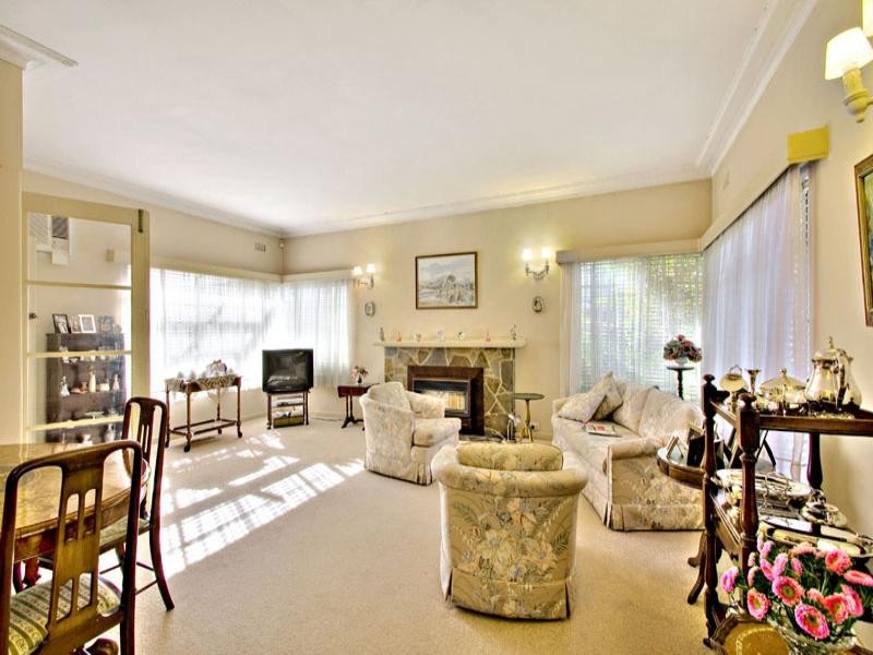 8 Oravel Avenue, Malvern East VIC 3145