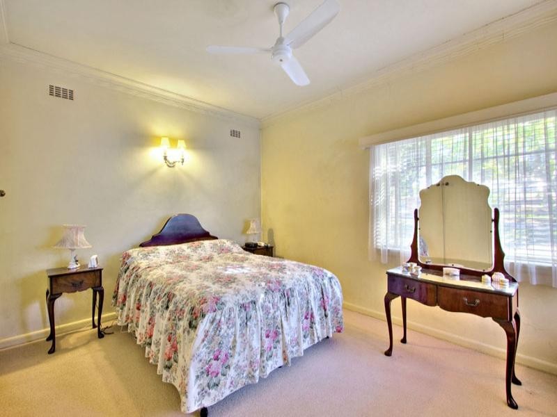 8 Oravel Avenue, Malvern East VIC 3145