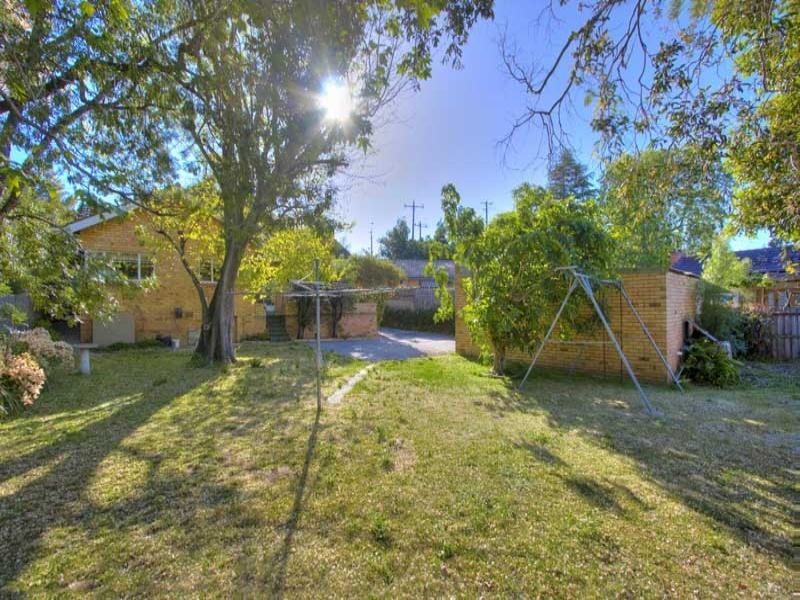 8 Oravel Avenue, Malvern East VIC 3145