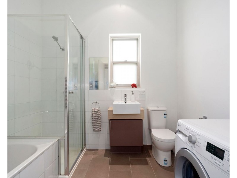 1/31-33 Kokaribb Road, Carnegie VIC 3163