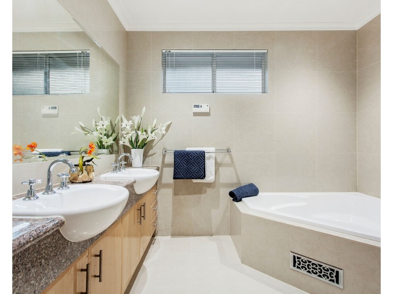 5 McLaurin Road, Carnegie VIC 3163