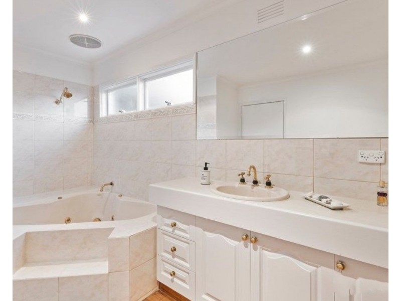 23 Oakpark Drive, Chadstone VIC 3148